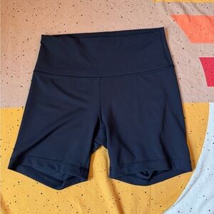 Lululemon Wunder Train High-Rise Shorts 6" - Black size 10